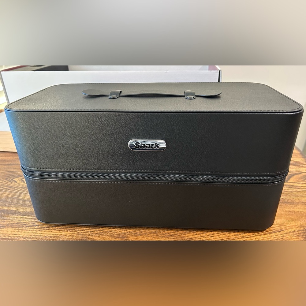 Air Styling & Drying System - Limited Edition Black Cherry (with storage case) - Picture 6 of 10